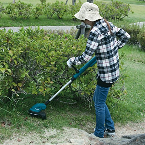 Uso en jardín de la Recortadora de césped con batería de iones de litio, 18V.  DUR181Z . Makita