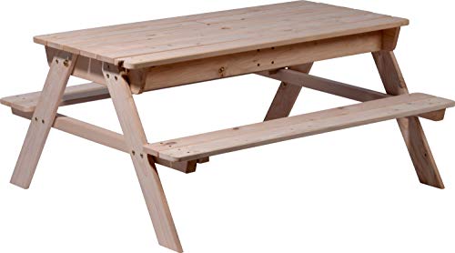 Vista general de la Niño jugando en jardín en la Mesa de picnic infantil con bancos corridos. 94361FSCe. Dobar