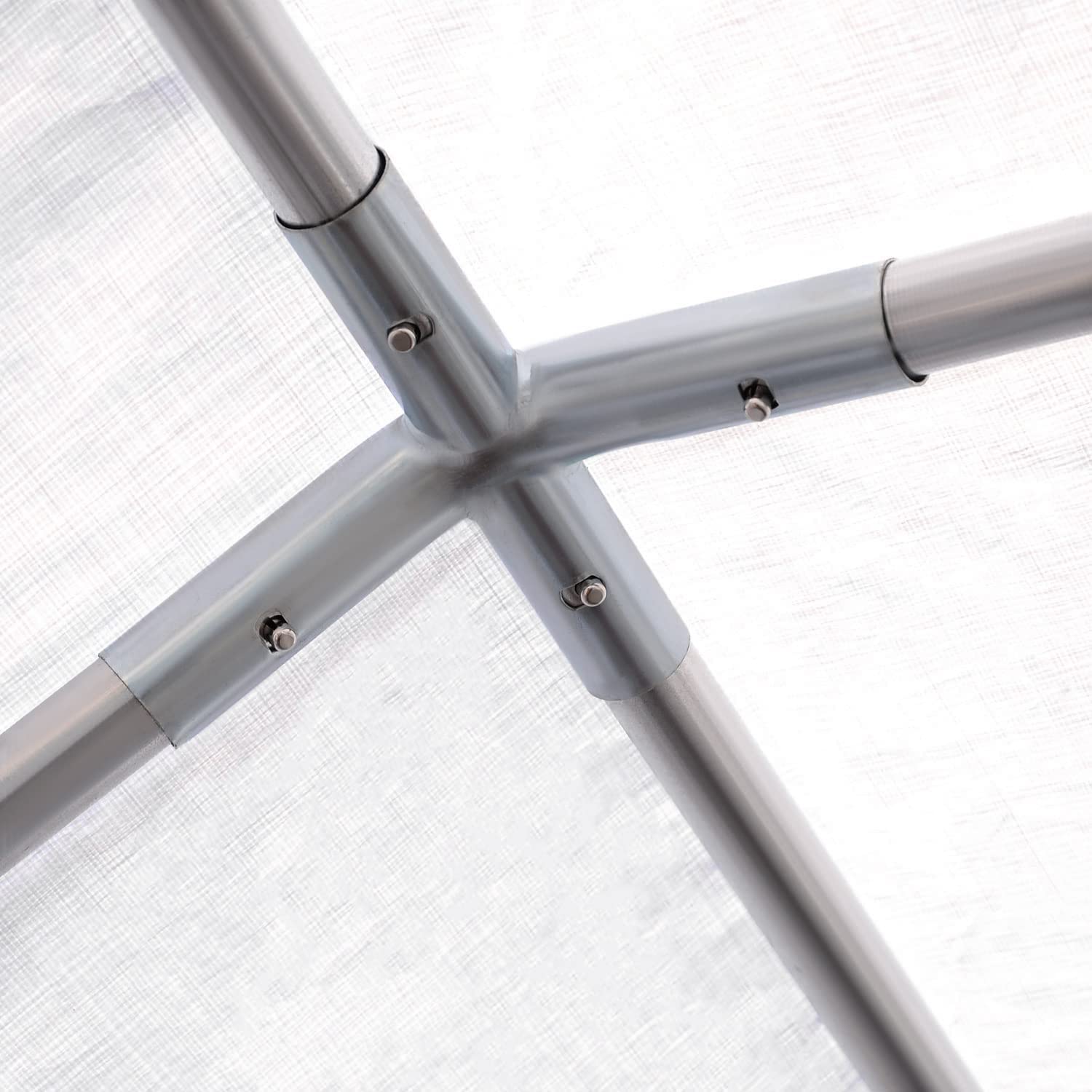 Detalle de una cruceta de la estructura del Pabellón 6x4m 4 Paneles Laterales 6 Ventanas, Acero PE Blanco. Outsunny