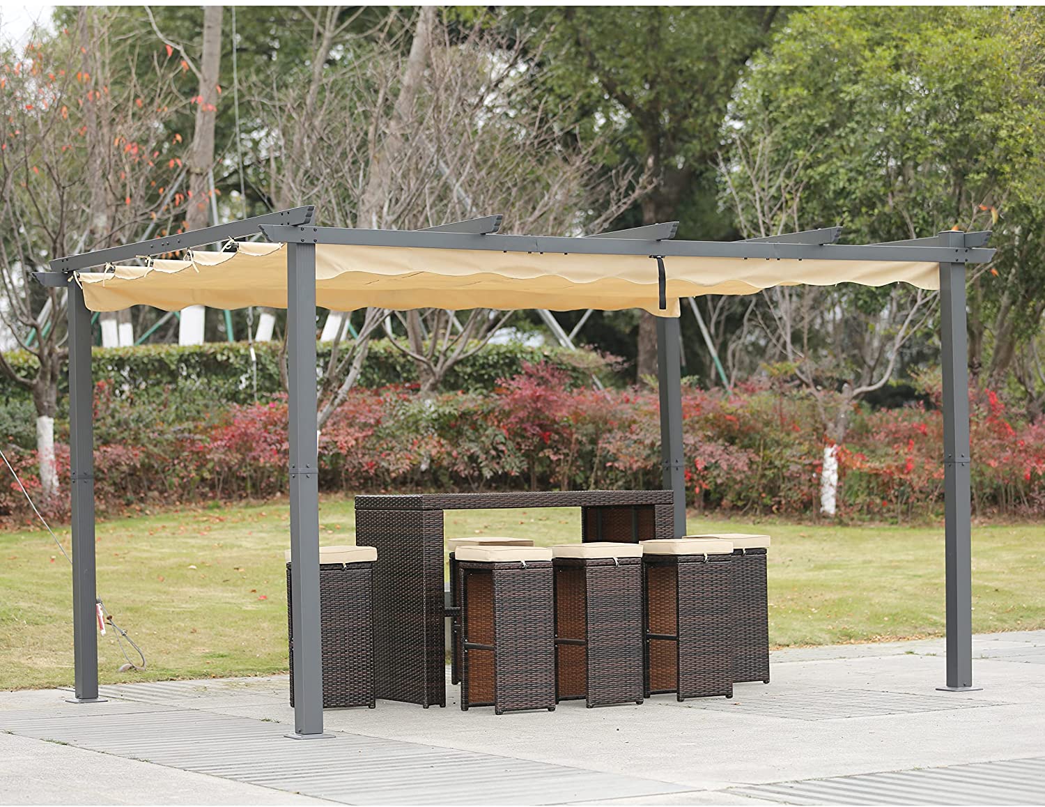 Pérgola Aluminio 3x4 m. Lona Retráctil, Resiste el Agua y rayos UV. Color Beige. Ambiente al aire libre. Angel Living.