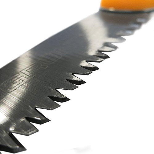 Detalle de los dientes de la hoja de la Sierra de Mano Plegable TIBURÓN para poda y jardinería dentado japonés. GRÜNTEK