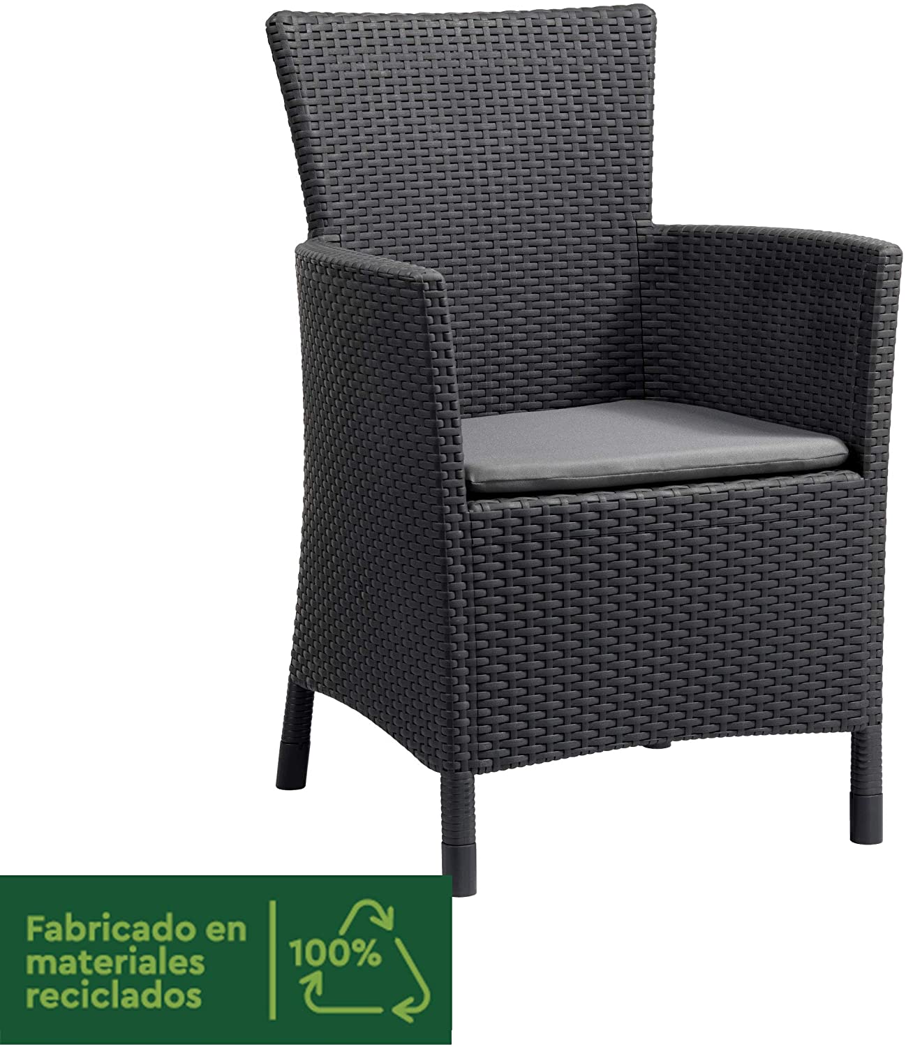 Conjunto Keter Iowa en Rattán de exterior e interior con cojín incluido color grafito en terraza. Fabricado 100% con materiales reciclados. Keter