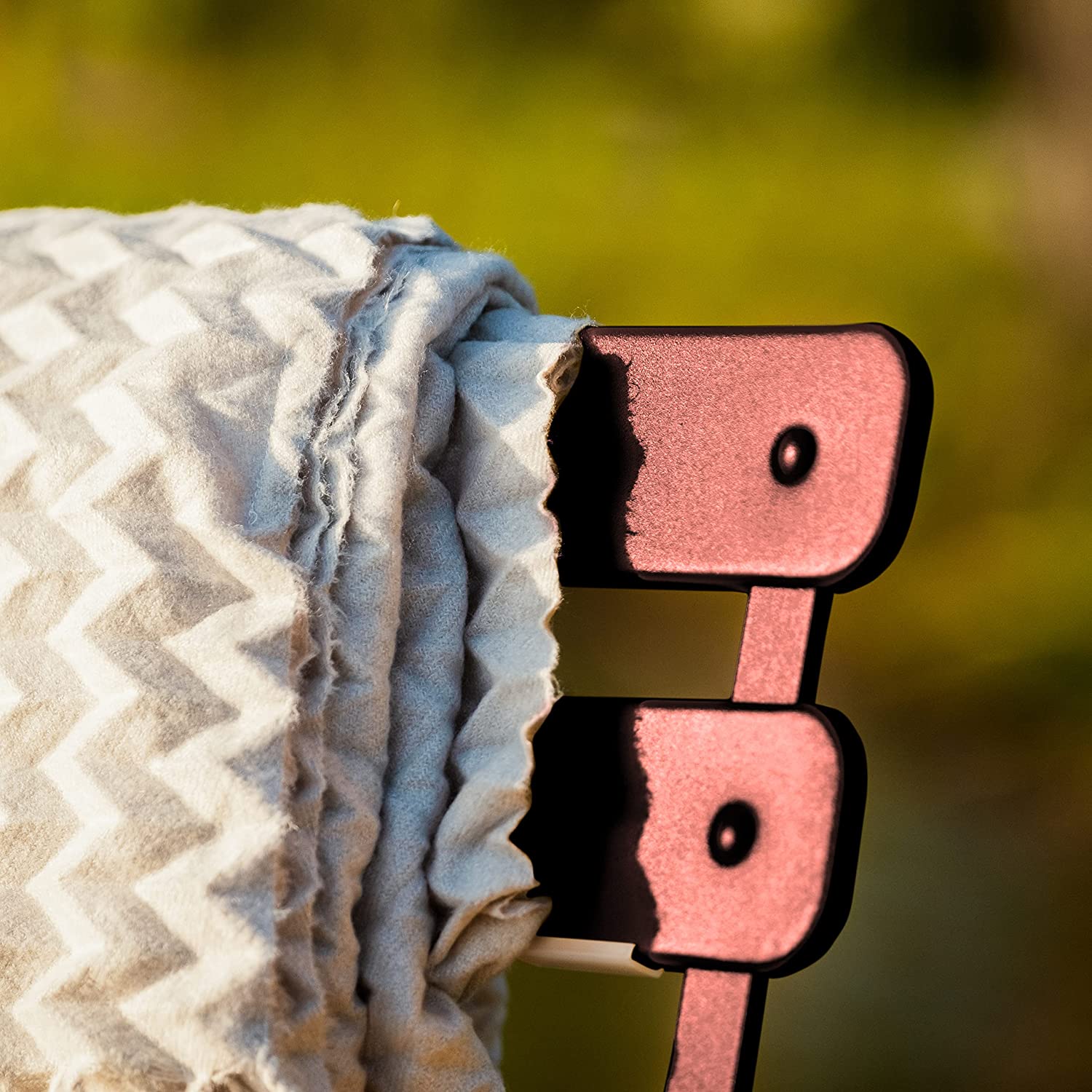 Juego de Muebles de jardín de 3 Piezas, 2 sillas y 1 mesa redonda de café, Metal, Varios colores, 49 x 41 x 79 cm. VG-8006 Chili Dried. Vanage