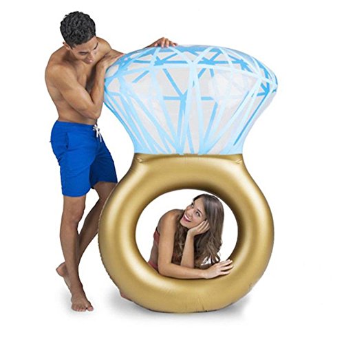 Pareja de novios con Flotador gigante hinchable anillo con diamante para Adultos en Fiestas de Piscina o despedidas de soltero/a. Válvulas Rápidas 55 X 47,2 X 15,7". WLZP